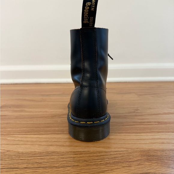 Dr. Martens 1460 VINTAGE MADE IN ENGLAND LACE UP BOOTS IN BLACK - Picture 12 of 13